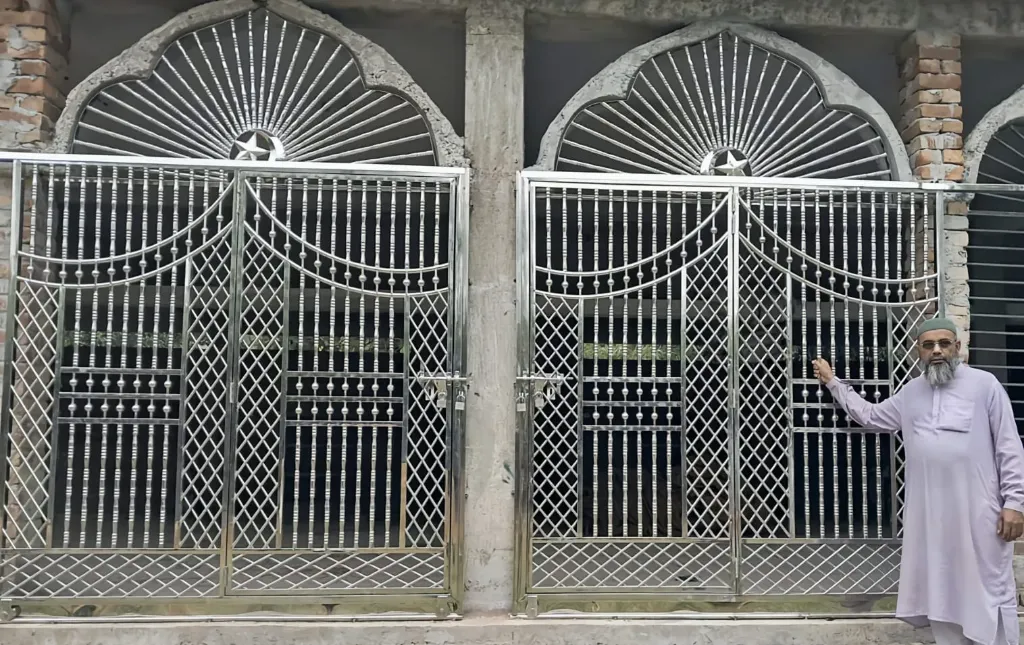 Mosque gate
