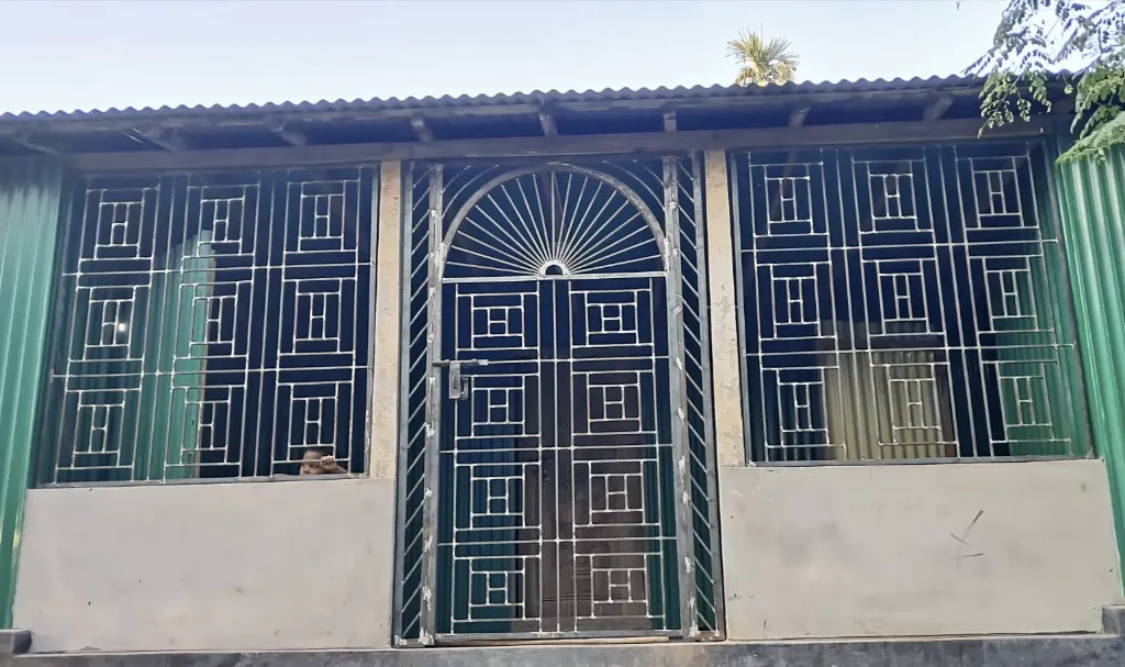 Gate and window for tinset